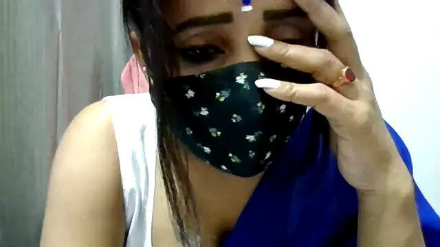 Queenhimanshi online show from November 2025 09:05:02 PM