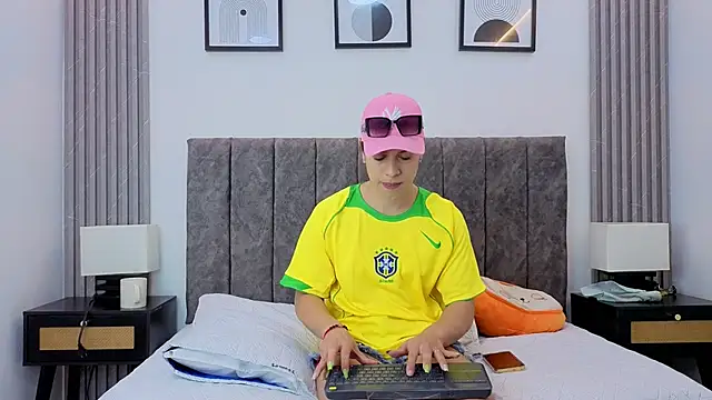 Luciana Ortiz1 online show from December 2025 01:26:01 PM