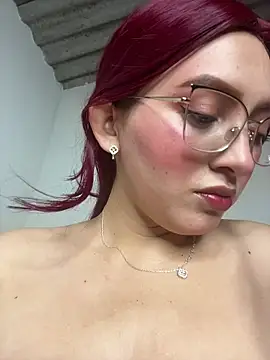 Snapshot of VioletPearson chatting on May 2026 01:31:01 PM VioletPearson online show from May 2026 01:31:01 PM
