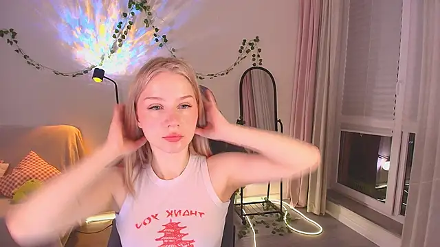 Eva Davi online show from November 2025 02:22:02 AM