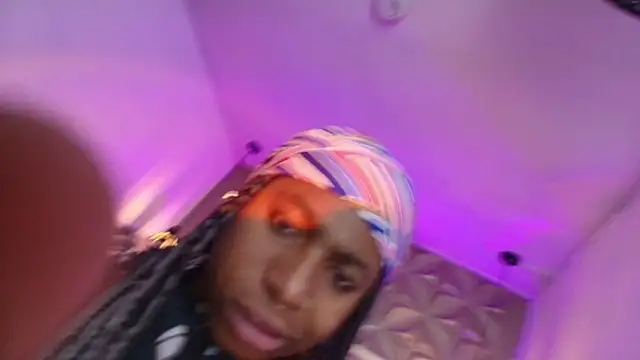 Queen perla  online show from February 2026 12:05:02 PM