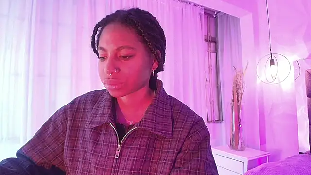 Snapshot of Queen_perla_ chatting on June 2026 12:08:02 PM Queen perla online show from June 2026 12:08:02 PM