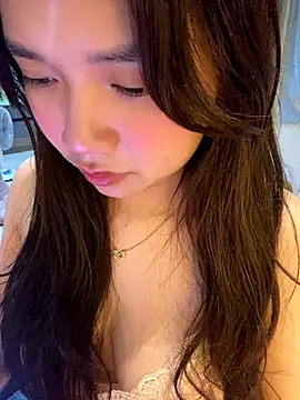 Hotellinh12 online show from November 2025 06:43:02 PM