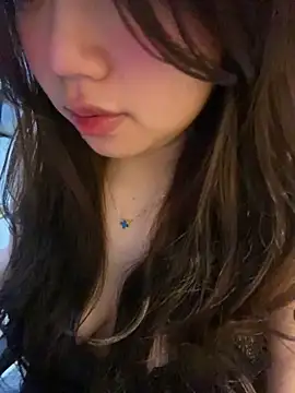 Snapshot of Hotellinh12 chatting on January 2026 04:33:01 PM Hotellinh12 online show from January 2026 04:33:01 PM