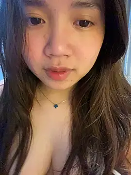 Snapshot of Hotellinh12 chatting on February 2026 04:51:02 PM Hotellinh12 online show from February 2026 04:51:02 PM