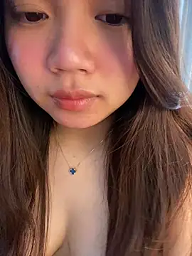 Snapshot of Hotellinh12 chatting on April 2026 04:43:01 AM Hotellinh12 online show from April 2026 04:43:01 AM