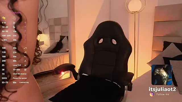 mssjulia online show from February 2025 09:01:01 PM