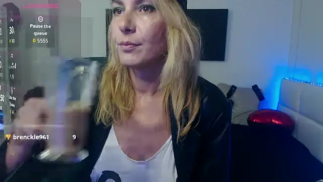 EvelynQueenn online show from September 2025 08:03:01 PM