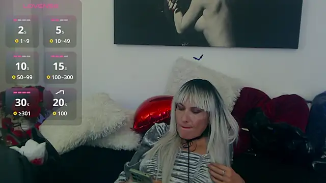 EvelynQueenn online show from October 2025 06:49:01 AM