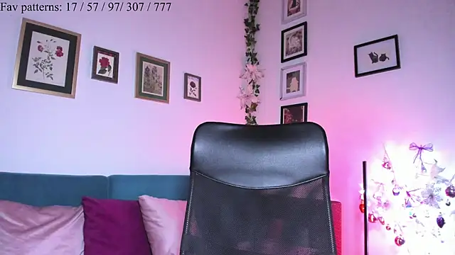 Snapshot of Conlosmichis chatting on December 2024 01:32:01 AM Conlosmichis online show from December 2024 01:32:01 AM