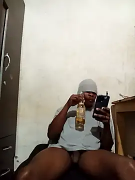 Snapshot of Uncletee112 chatting on October 2025 08:51:01 PM Uncletee112 online show from October 2025 08:51:01 PM