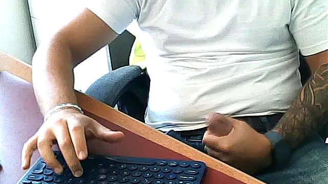 Snapshot of Boysexy98 chatting on August 2026 11:45:02 AM Boysexy98 online show from August 2026 11:45:02 AM