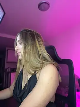 Snapshot of Agnescruzz chatting on May 2026 08:32:01 PM Agnescruzz online show from May 2026 08:32:01 PM