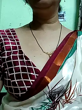 Snapshot of Rosy-B chatting on December 2024 10:00:02 PM Rosy-B online show from December 2024 10:00:02 PM