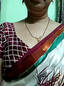 Snapshot of Rosy-B chatting on December 2024 01:04:02 AM Rosy-B online show from December 2024 01:04:02 AM