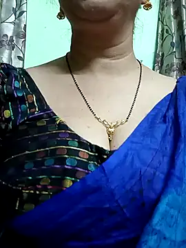 Snapshot of Rosy-B chatting on December 2024 10:11:02 AM Rosy-B online show from December 2024 10:11:02 AM