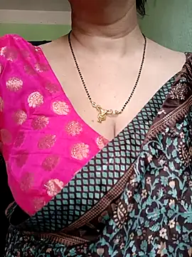 Snapshot of Rosy-B chatting on February 2025 10:01:02 AM Rosy-B online show from February 2025 10:01:02 AM