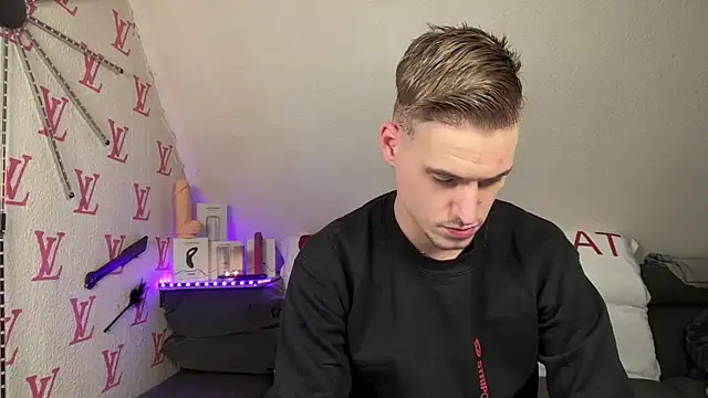 Cookieboy88 online show from February 2026 03:33:02 PM