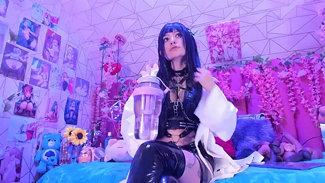 Alicebenett online show from April 2026 11:18:02 PM