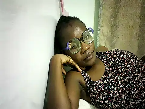 Snapshot of Pierra77 chatting on November 2025 12:37:02 PM Pierra77 online show from November 2025 12:37:02 PM