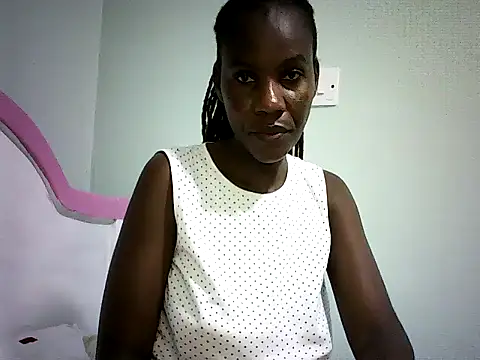 Pierra77 online show from December 2025 07:10:02 PM