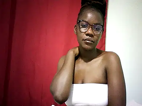 Snapshot of Pierra77 chatting on May 2026 06:08:01 AM Pierra77 online show from May 2026 06:08:01 AM