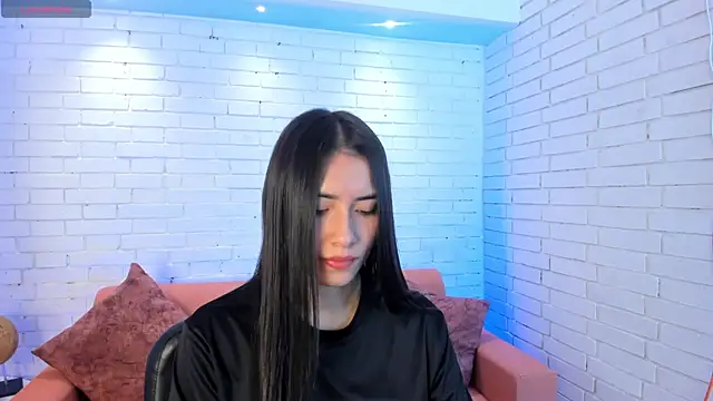 Emmaa Robertss online show from September 2025 12:29:01 PM