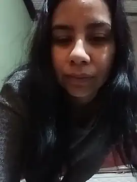 Michellluxo online show from May 2026 03:27:01 PM