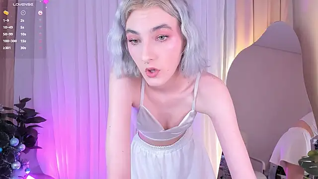 Snapshot of Mia_Cheers chatting on December 2024 04:48:01 PM Mia Cheers online show from December 2024 04:48:01 PM