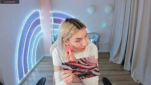 Snapshot of Mia_Cheers chatting on February 2025 01:46:02 PM Mia Cheers online show from February 2025 01:46:02 PM