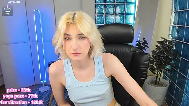 Snapshot of Mia_Cheers chatting on March 2025 04:53:01 PM Mia Cheers online show from March 2025 04:53:01 PM