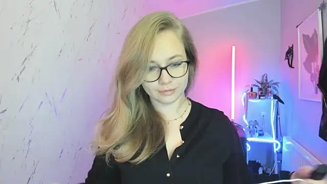 holly xglam online show from October 2025 05:46:01 PM