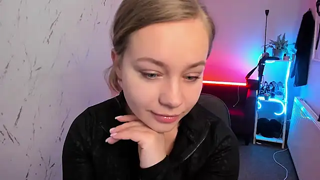 holly xglam online show from February 2026 07:57:02 PM