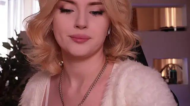 Chriss Fox online show from April 2026 03:28:01 PM