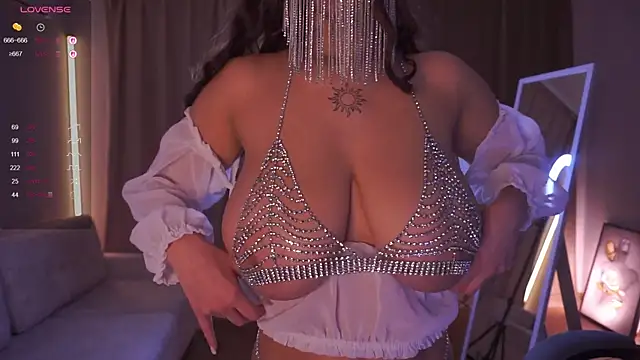 AnuricBriny online show from October 2025 09:30:01 PM