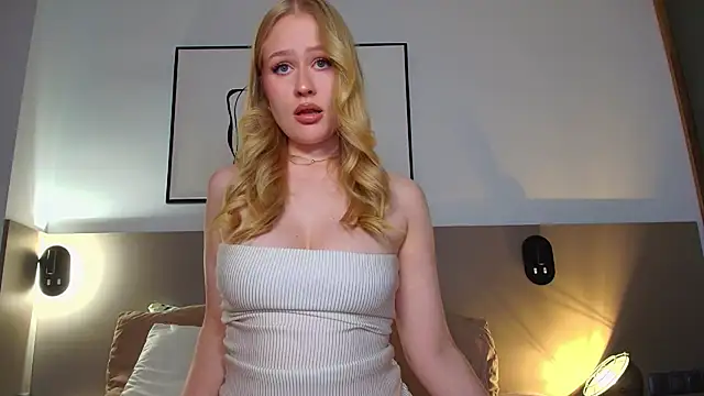JuliaJaee online show from September 2025 04:00:02 PM