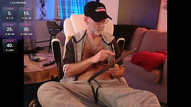 Snapshot of Towndude123 chatting on December 2024 02:42:01 AM Towndude123 online show from December 2024 02:42:01 AM