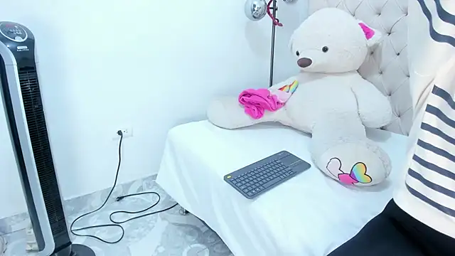 Victoria Coleman online show from April 2026 07:36:01 PM