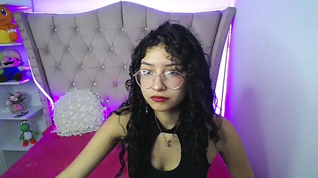 Snapshot of CherieCurl chatting on March 2025 03:35:01 PM CherieCurl online show from March 2025 03:35:01 PM