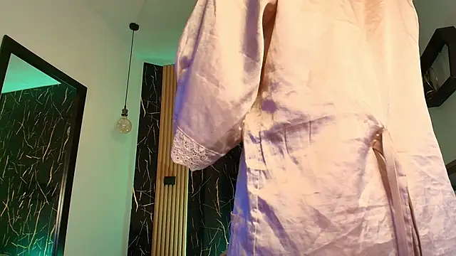 Bella salvatore online show from April 2026 08:50:01 PM