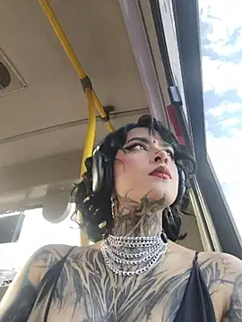 taaylor33 online show from April 2026 09:48:02 PM