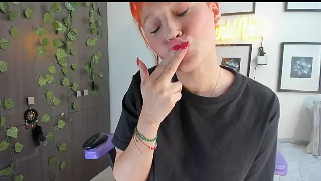 Annie Velas  online show from July 2026 07:52:01 PM