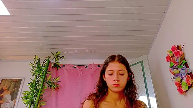 Snapshot of scarlet-jonesx chatting on June 2026 06:16:01 PM scarlet-jonesx online show from June 2026 06:16:01 PM