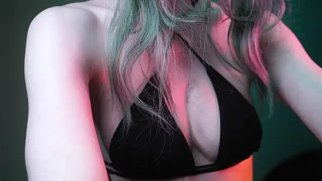 ginger hugs online show from April 2026 01:42:02 AM