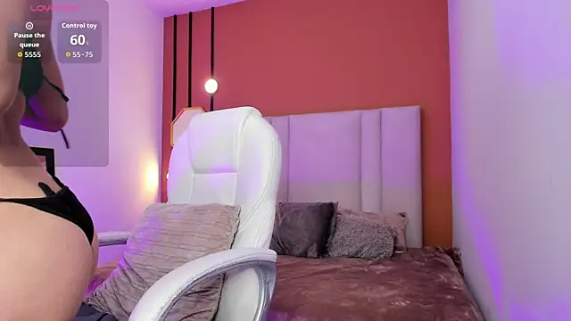 Chloe fischer  online show from December 2025 03:18:02 PM