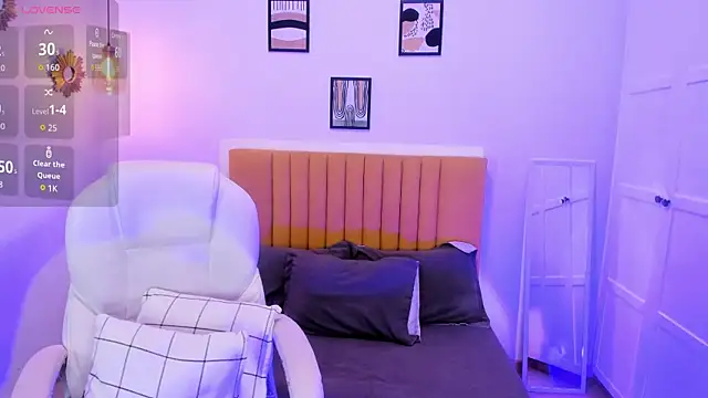 Chloe fischer  online show from April 2026 03:25:01 PM