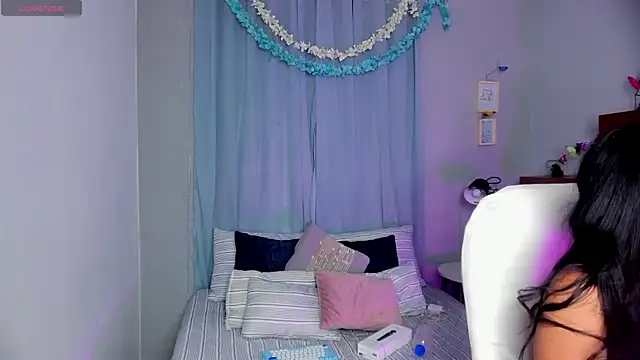 Snapshot of Chloe_fischer_ chatting on July 2026 04:22:01 PM Chloe fischer online show from July 2026 04:22:01 PM