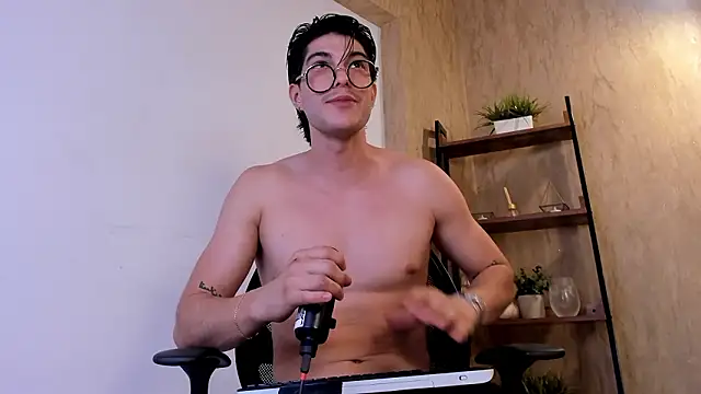 Karimferrer online show from February 2026 09:51:01 PM