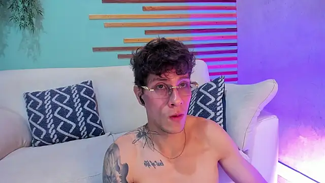 french sexx online show from November 2025 08:00:01 PM