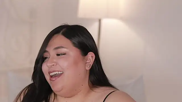 Snapshot of Adia_ chatting on January 2025 06:33:01 AM Adia online show from January 2025 06:33:01 AM